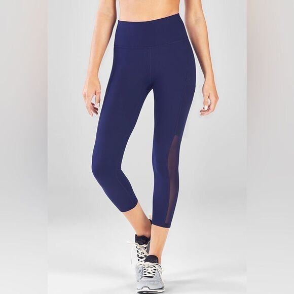 Fabletics‎ Powerhold On The Go Navy Blue Mesh Panel Capri Leggings Size XS - Picture 1 of 13
